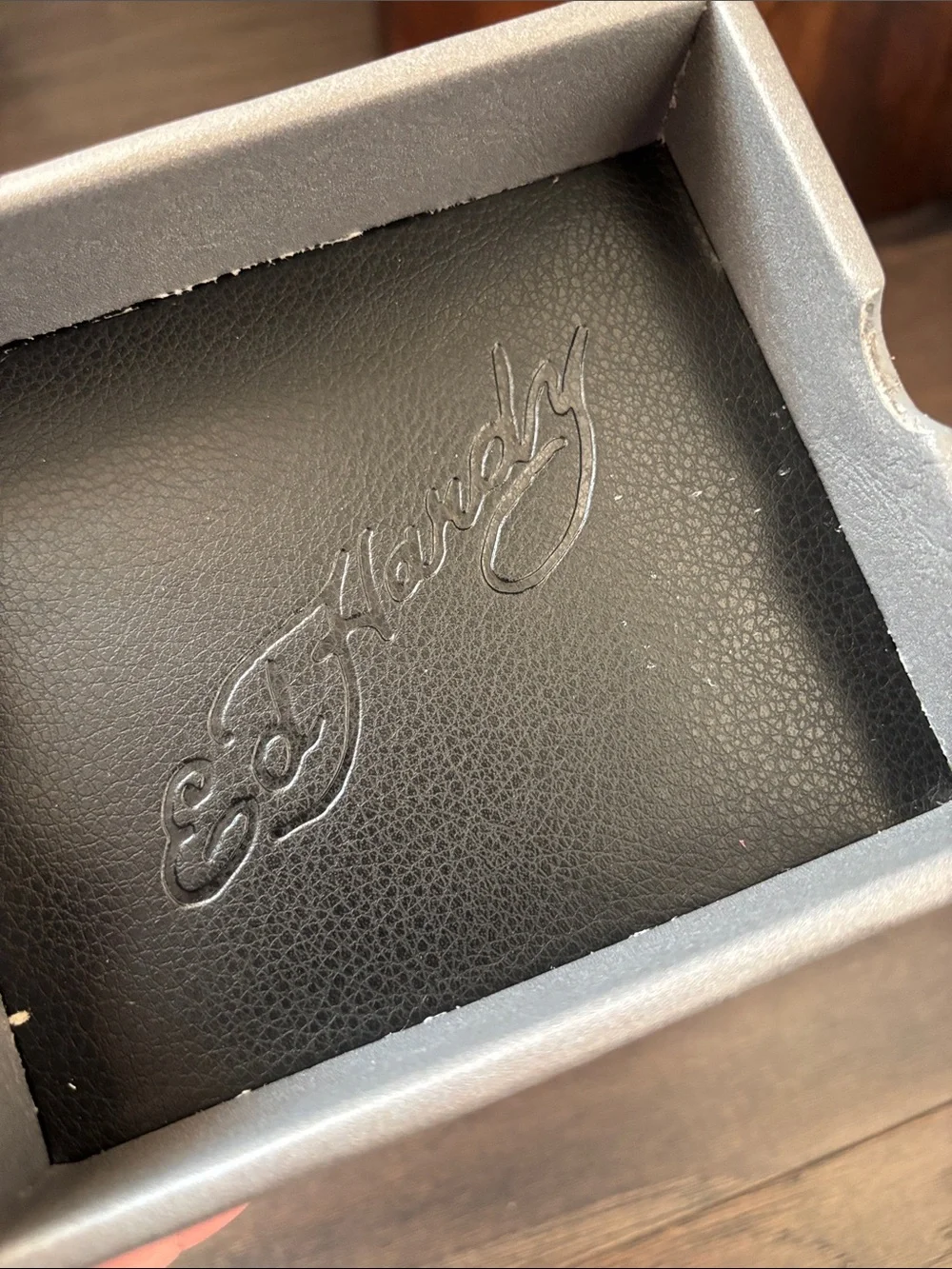 Ed Hardy Tiger Bifokd 4 card slot,bill slot,ID window painted logo,gift box